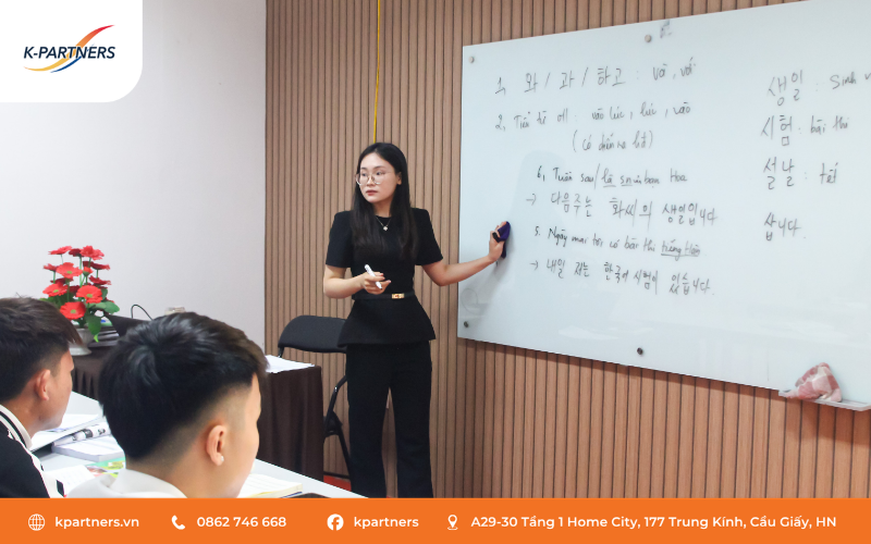 Lớp học tiếng Hàn dành cho ứng viên hợp tác với K-Partners tại Trường cao đẳng công nghệ cao Hà Nội HHT