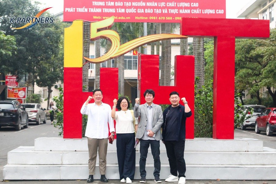 Ban lãnh đạo K-Partners thăm trường Cao đẳng công nghệ cao Hà Nội (HHT)